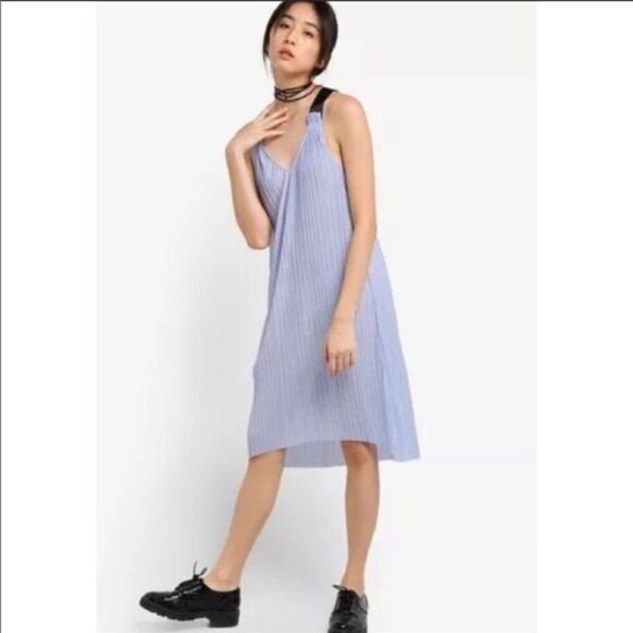 Topshop Pleated Crinkle Slip Dress - Picture 3 of 14